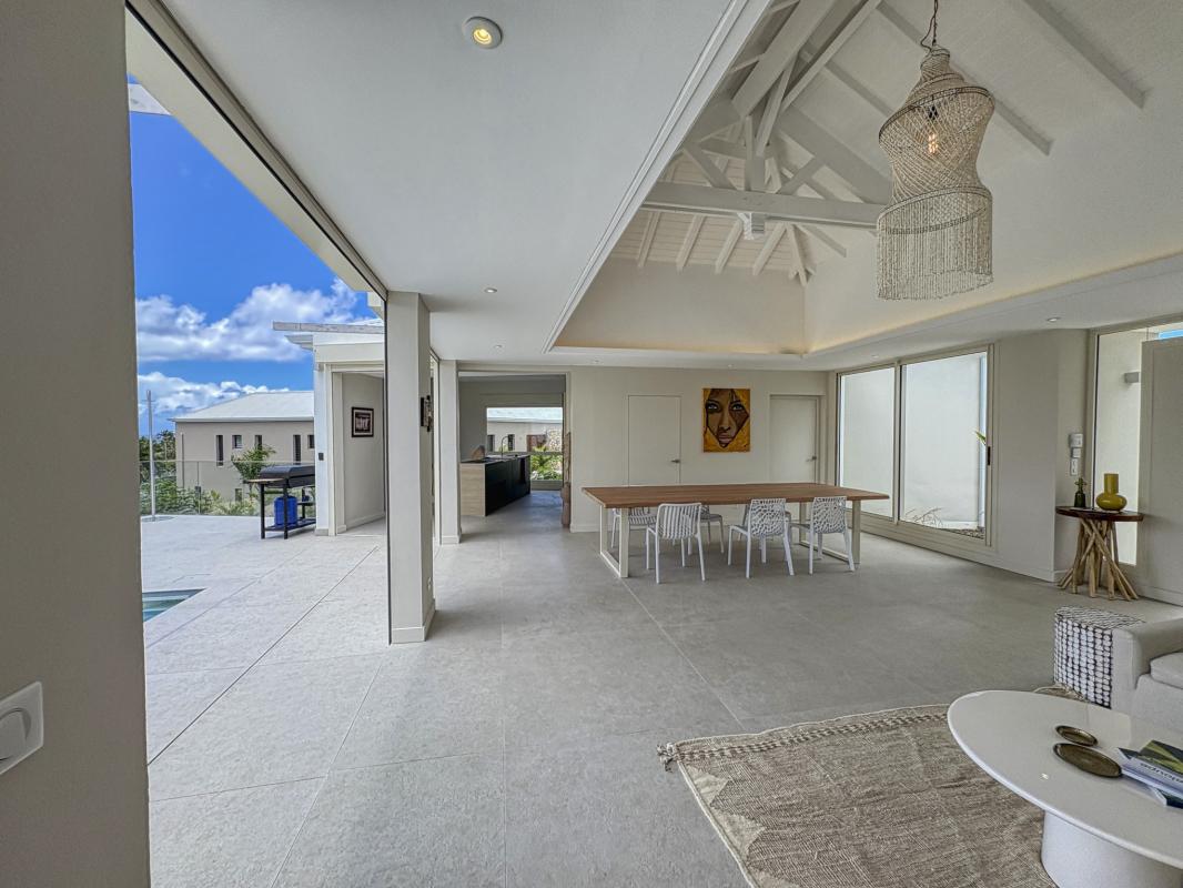 10.Location villa piscine vue mer Saint François Guadeloupe_Pièce de vie vue mer